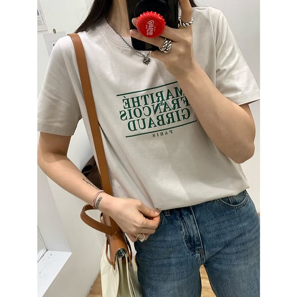 《Helloyabi》😋😋把舒適和時尚融為一體的與眾不同 經典三色顯瘦圓領字母印花正肩舒適棉質酷感短袖T恤 女短袖上衣